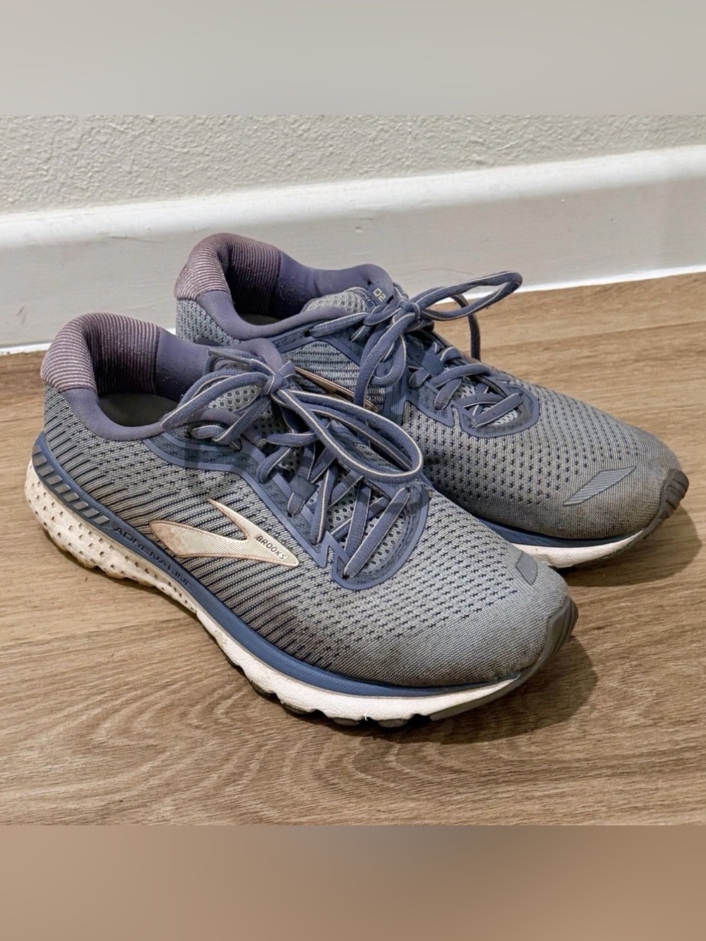 Brooks Adrenaline GTS 20 Women’s Size 9.5 M Running Shoes Grey 1202961B060